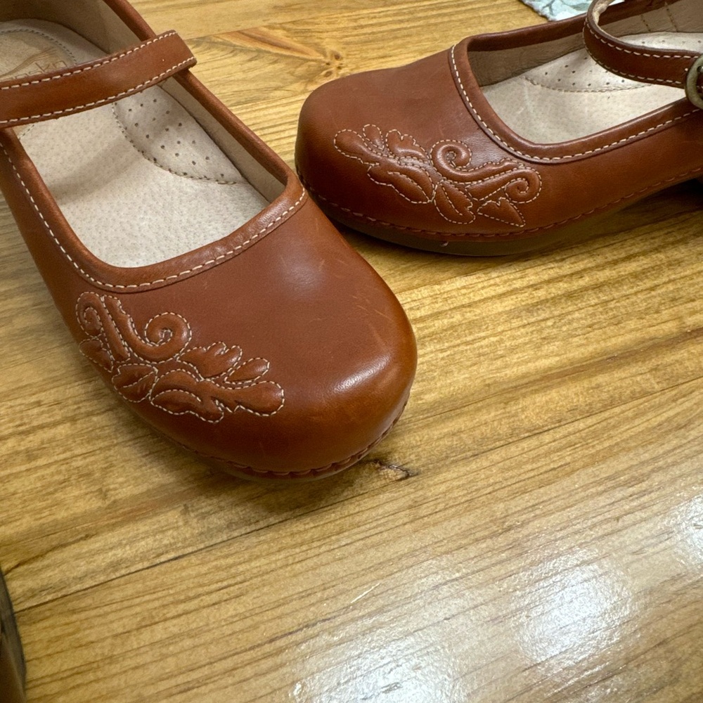 Dansko women’s brown leather shoes